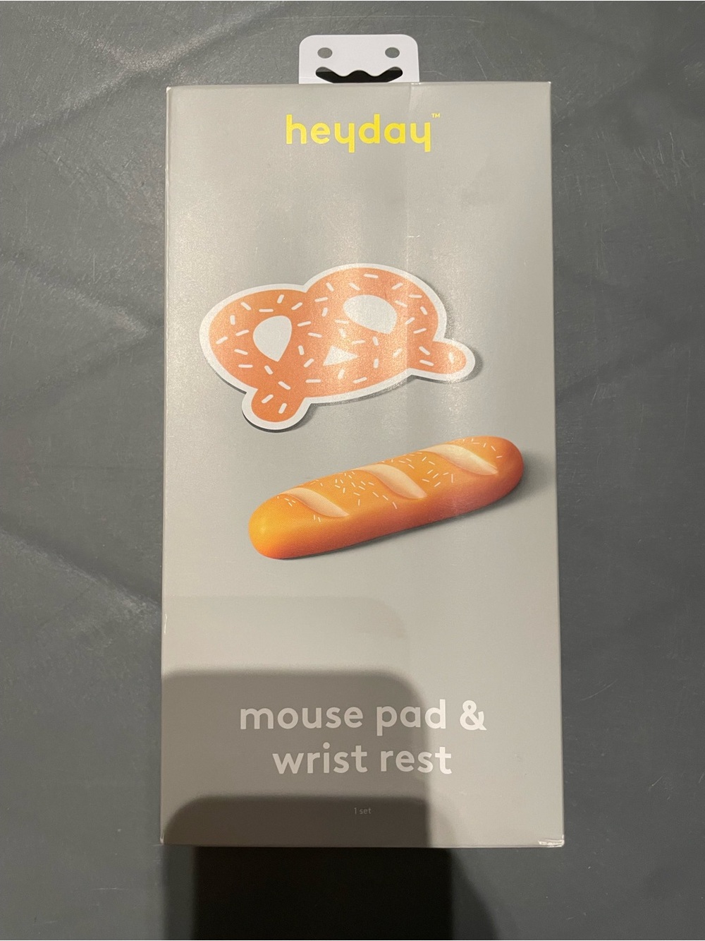 Heyday Mouse Pad with Wrist Rest Pretzel New